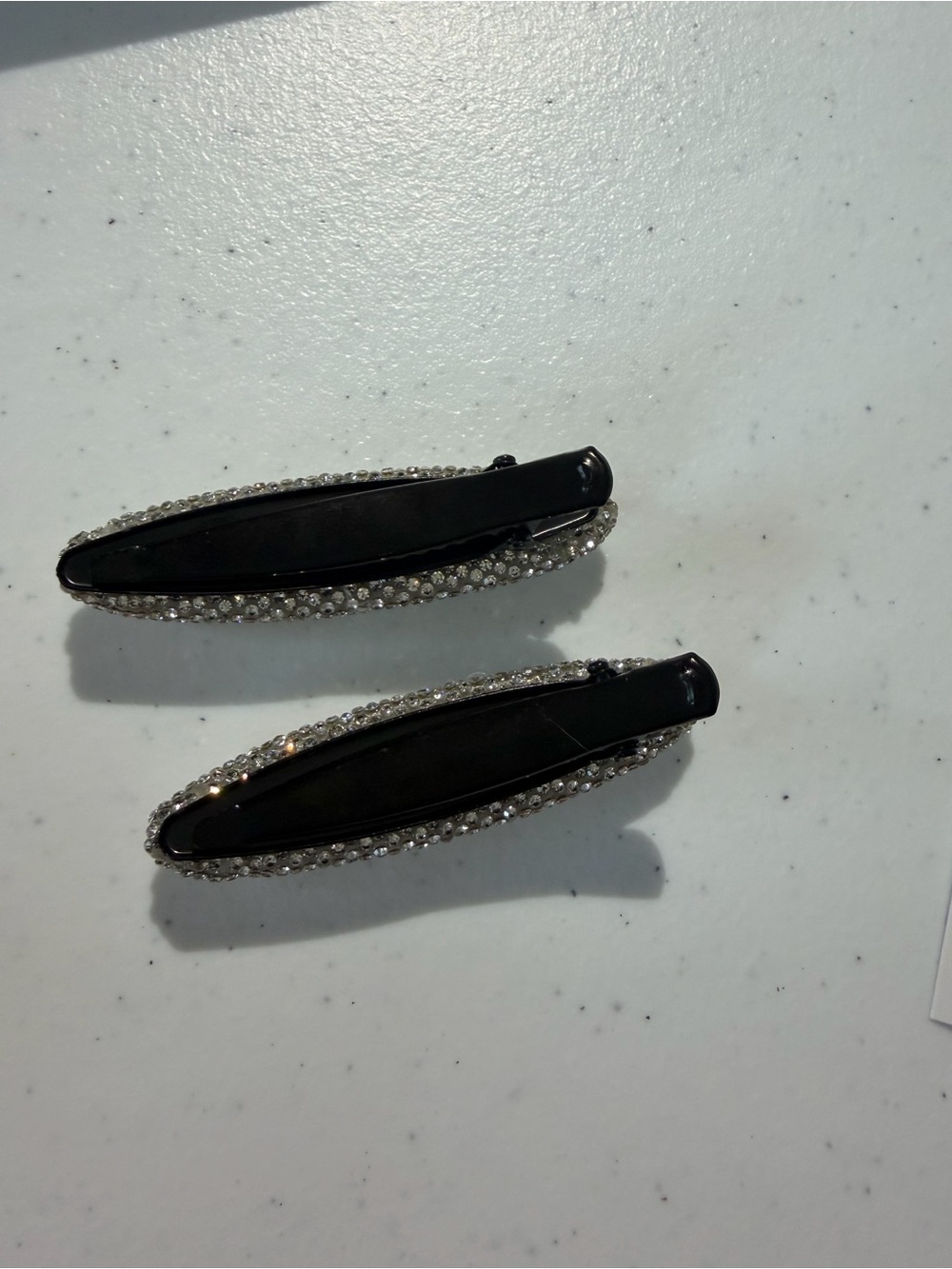 Chanel Gift with Purchase hair clips - Picture 3 of 5